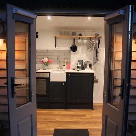 Luxury Shepherds Hut - The Sweet Pea By The Lake York Exterior foto