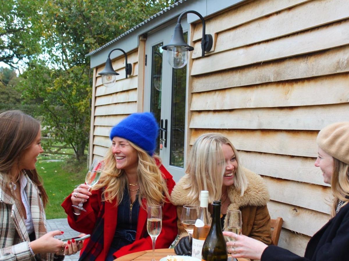 Luxury Shepherds Hut - The Sweet Pea By The Lake York Exterior foto